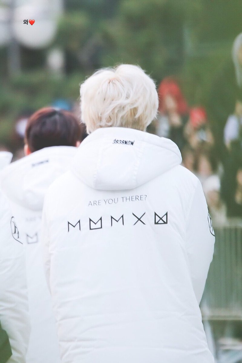 오늘 팬들이 제작해준 패딩 입고 뮤뱅출근하는 몬스타엑스 | 인스티즈