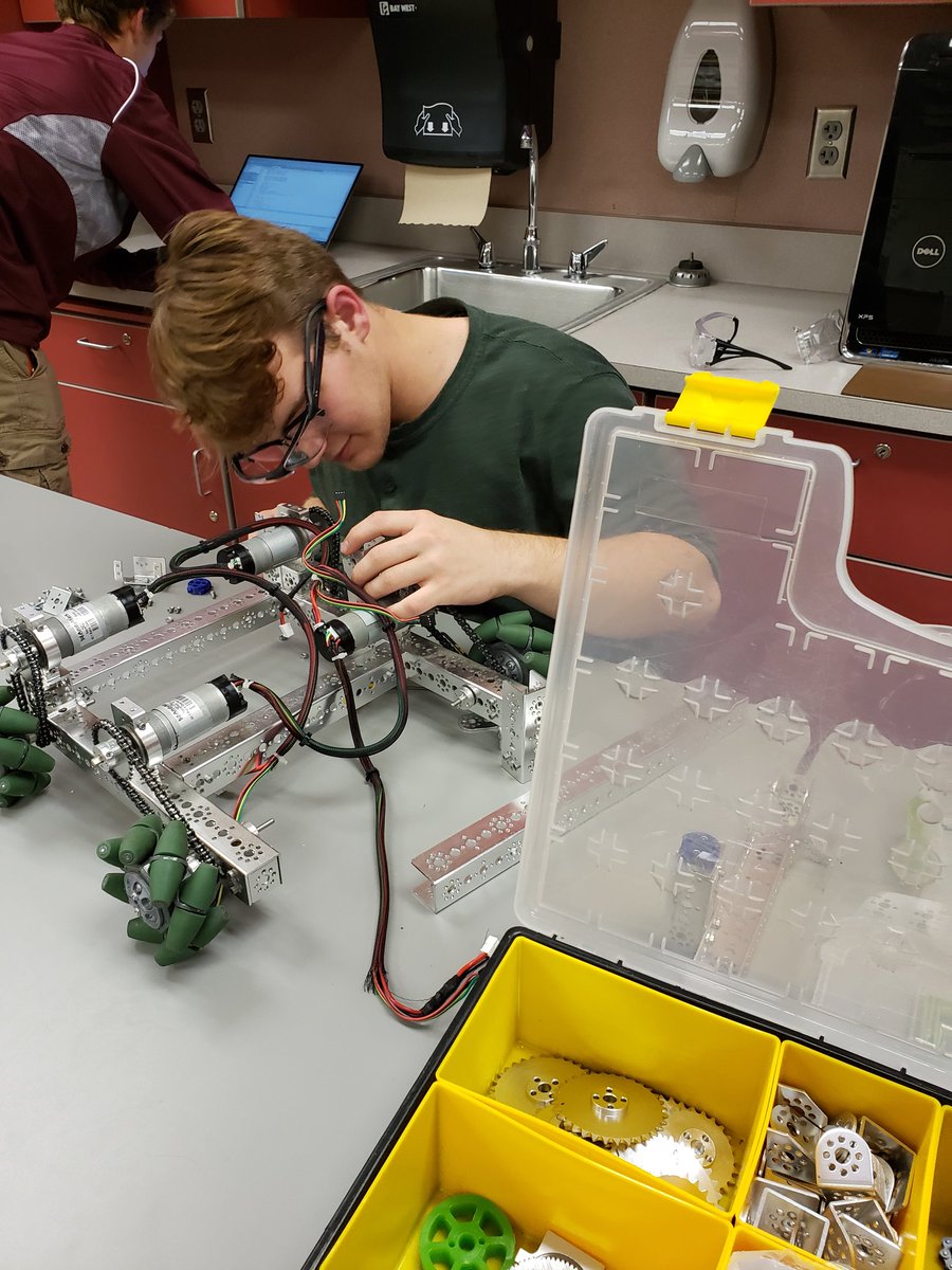 GHS_IT_CS's tweet photo. Things are taking shape, we will be ready for 1st league tournament this Sunday @FIRSTweets @GoshenSchools @IndianaFIRST https://t.co/fj1AtK0ecE