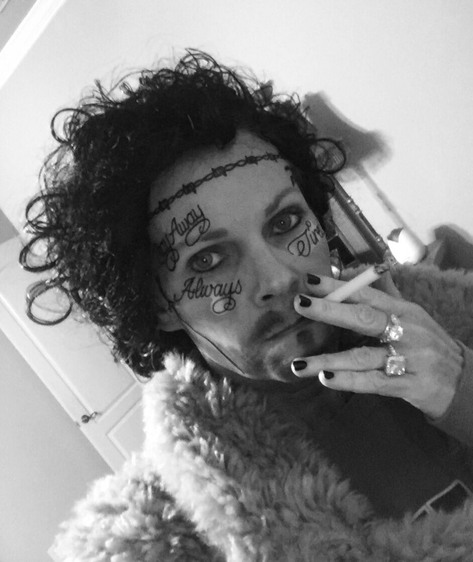 Crusoncrew's tweet photo. Practically twins. Happy Halloween!
@PostMalone https://t.co/KQeRrIbGDc