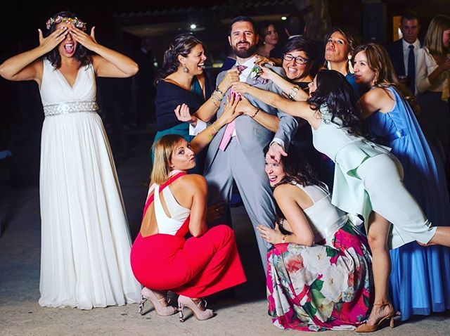 JaviGomezCoach's tweet photo. Recordando momentos divertidos de un gran día... #weddingday #wedding #covayjaviboda #boda #covayjavi #senoscasaungrande #feliz #happy #encantado https://t.co/0odlSdiW2Z https://t.co/3oJrYIPj8Y