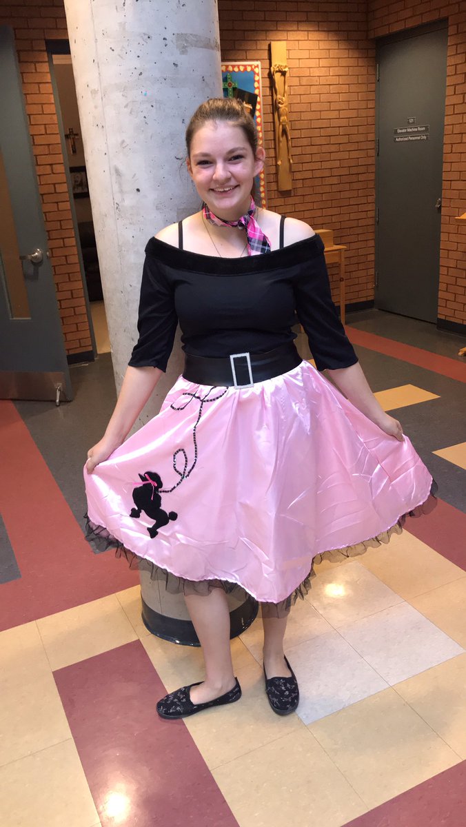 RavensSTA's tweet photo. Lots of fun seeing everyone's #retroday outfits!! 70s, 80s, 90s &amp; 2000s! Reminding staff and students tomorrow is FORMAL WEAR &amp; it is our final #spiritweek theme day! #getinvolved #dressupday https://t.co/jxx4ztG0bS