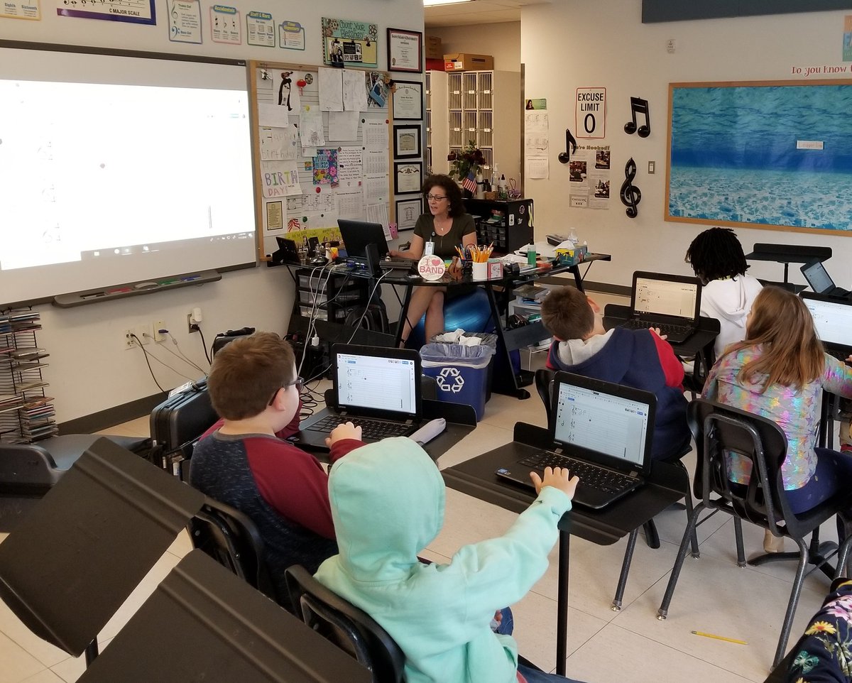 4th graders compose music using #googledraw with Mrs. Wever in instrumental music. #MPCSConnects @MPEScougars