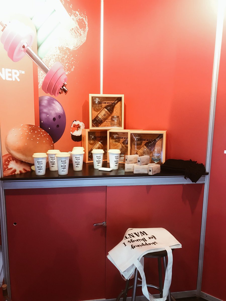 Thobi_Rose's tweet image. Amazing prizes and pics printed quick fast if you use the hashtag #ENTERTAINERjoburg - plus the 2019 App is already on sale y’all.. more savings!!!! #SaveWithASmile @EntertainerZA