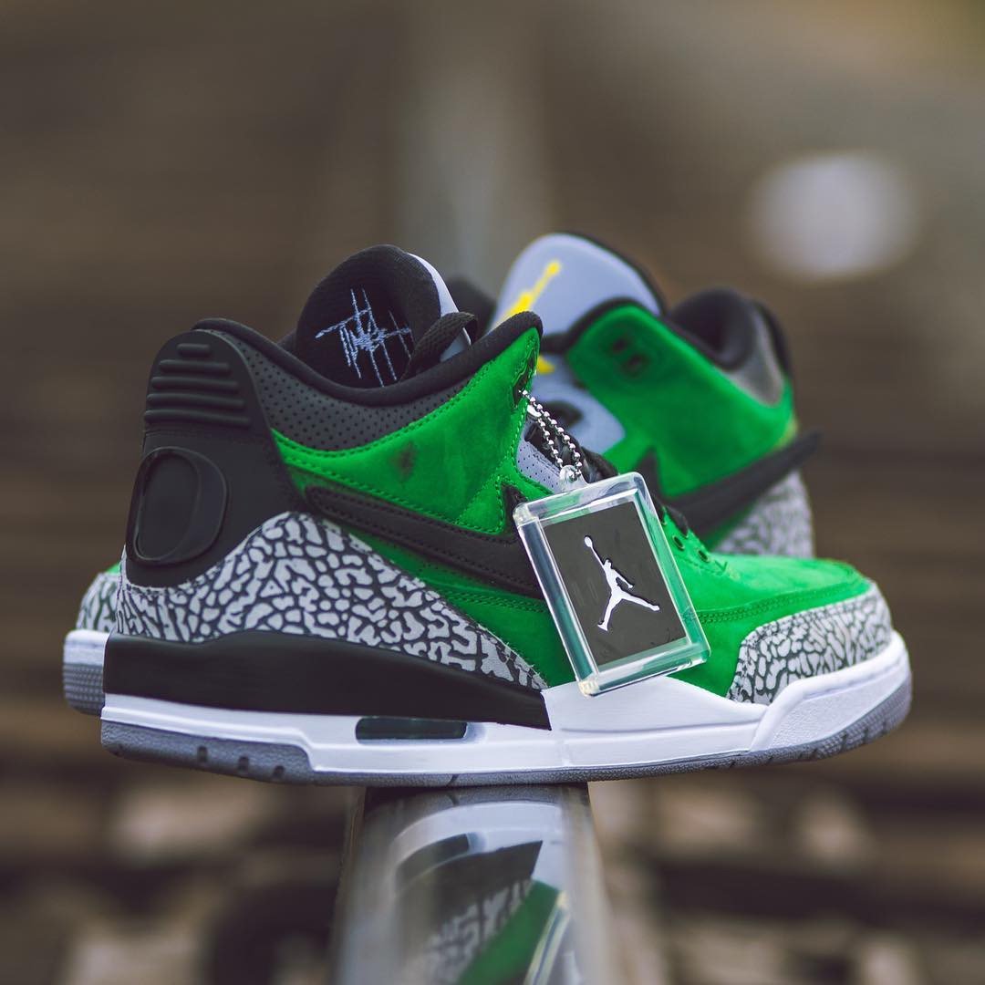 JustFreshKicks's tweet photo. Oregon x Air Jordan 3 Tinker 🔥 https://t.co/33rkiRSmrr