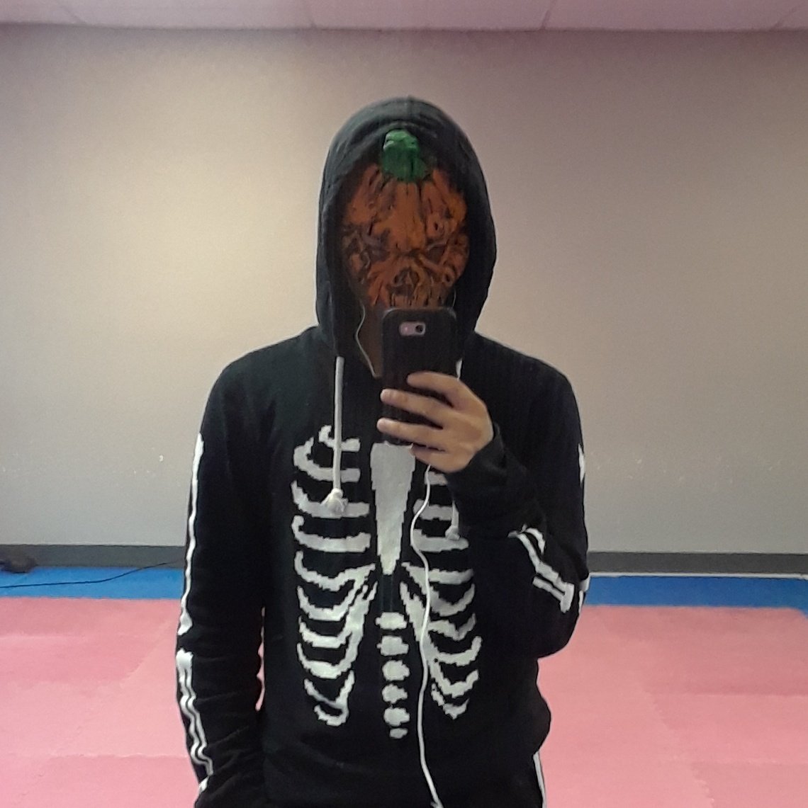 ThatKarateKid98's tweet photo. sure it's late but #happyhorrorween https://t.co/oeN6avycCt