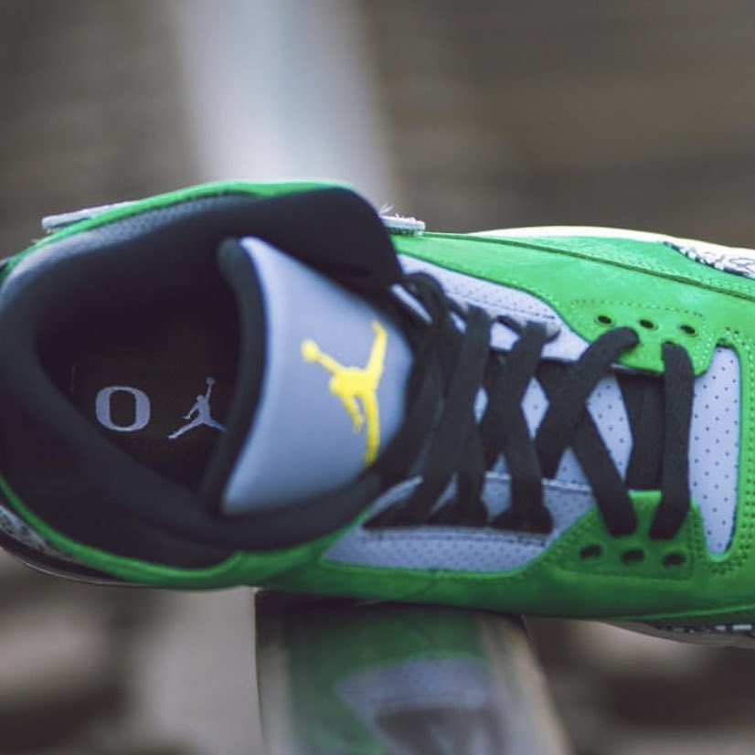nicekicks's tweet photo. 👀 Here’s a first look at the Oregon Ducks Football Air Jordan 3 JTH PE 🦆 https://t.co/8HqnHIVis3