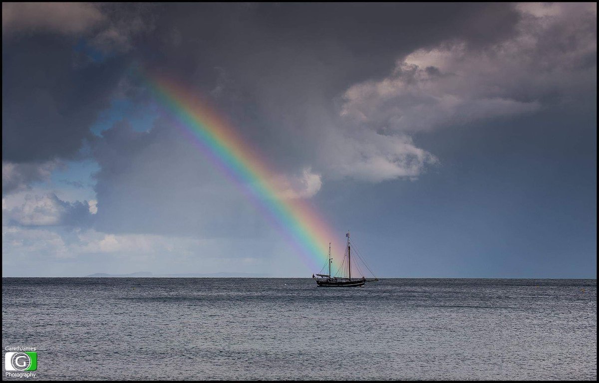 SailMoonfleet's tweet photo. Photo of the day goes to @gazrjames @SailMoonfleet #rainbow #dorset #daysout #moonfleetsailing #JurassicCoast #UNESCO #ChristmasisComing #giftideas #giftcard #voucher #Vouchers https://t.co/ChoJt7p5Pv