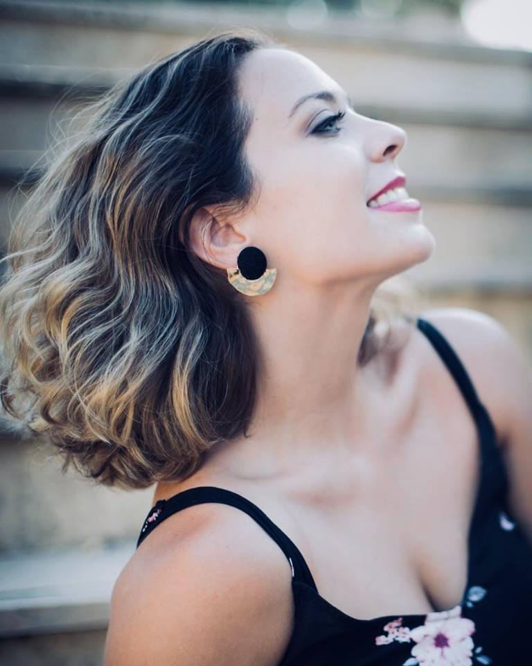 GastroModaTobe's tweet photo. 💫Fantastica @macalmagro con pendientes Button!💎 Disponibles en varios colores!!🌈 Ideales para tus eventos mas importantes 👗👜🍷
#MuydePerlineComplementos #pendientes #joyitas #colores #FelizNoche #fantásticas #jewelry #eventos #looks #bloguer #events #love #guapa #sevillahoy https://t.co/RF1p8GnZQa