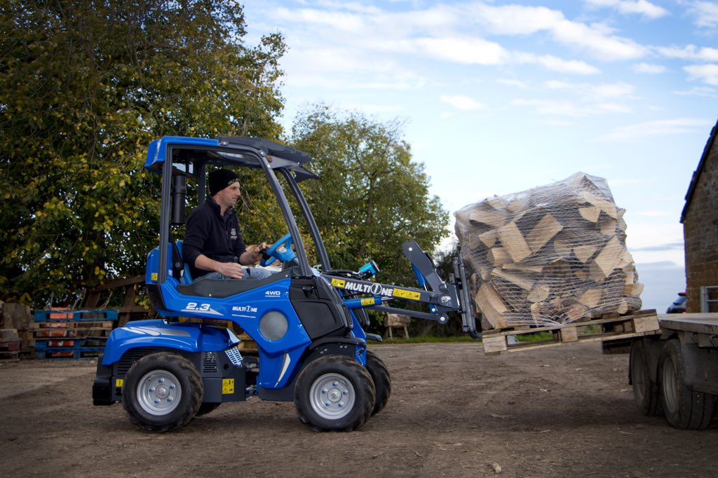 MultioneUk's tweet image. Strong and Light. 
This 2.3 loads 400kgs+ pallets, then joins the load on a 3.5t plant trailer for onward delivery.
#transformyourwork #beproductive