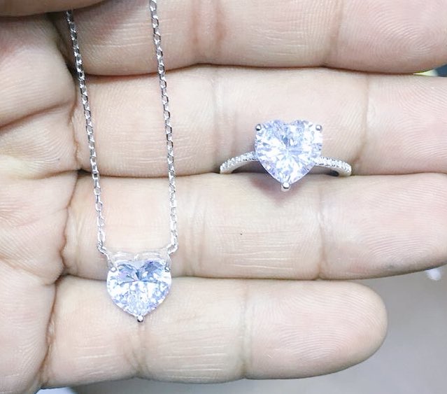 THE VERY WAITED SET IS FINALLY AVAILABLE 🤗🔥!!
Get it to her and tell her that your heart shines brightly like them when you see her 💙💎
Material: Pure Italian Silver 925 🇮🇹✨
Get the full set for 590 L.E instead of 675 😍
Available in limited sets 🔥
ريتويت وهنختار حد ياخدهم🎁