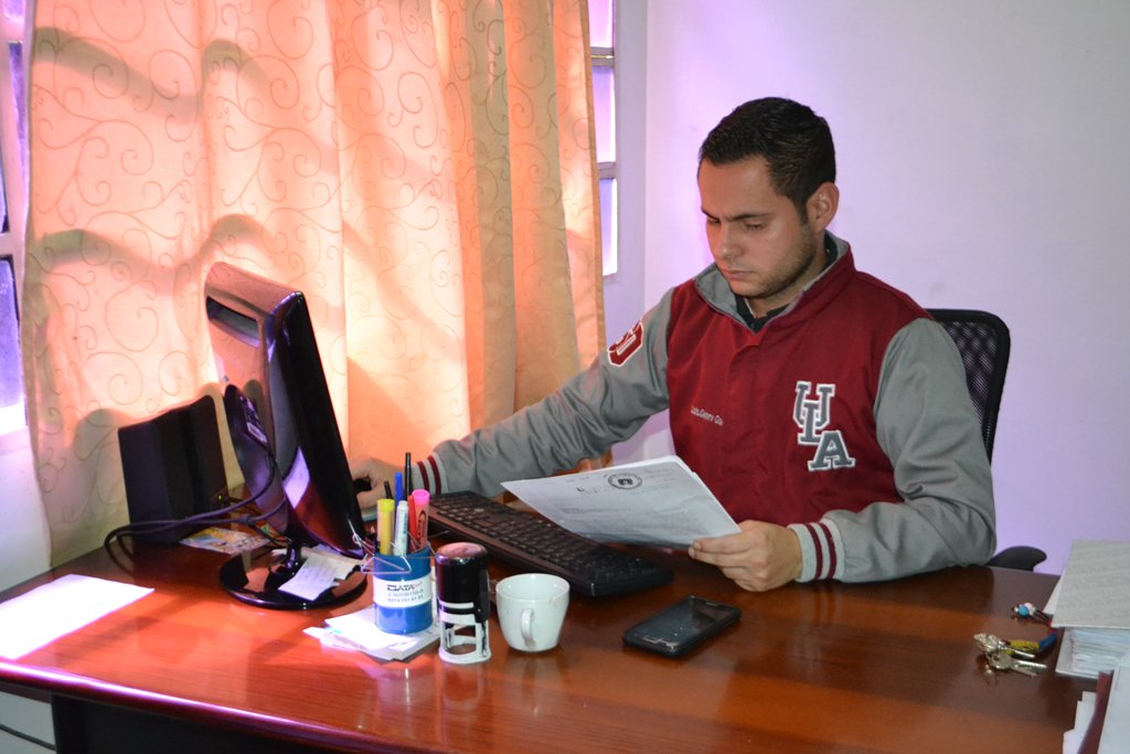 Trabajadores de la <a href="/_AlcaldiaMerida/">Alcaldía de Libertador Mérida</a> cobrarán hoy #jueves #01Noviembre en la noche el primer 25% correspondiente al concepto de aguinaldos según  anunció el Tesorero <a href="/gomezgenry/">Genry Gomez</a> bajo instrucciones del alcalde <a href="/alcidesmonsalve/">Alcides Monsalve</a> bit.ly/2DhbISY  
#cumpliendo
#aguinaldos