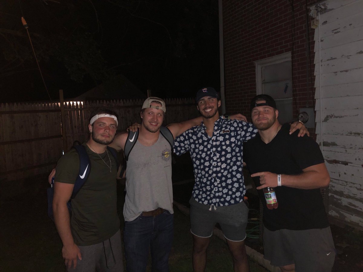 dj_wellons15's tweet photo. happy birthday to my brother @aj_stringbean #rippogs #omegalul #birthday #friends #coolpics #gang #bff #yr20 #cake https://t.co/vA1lYCeALj