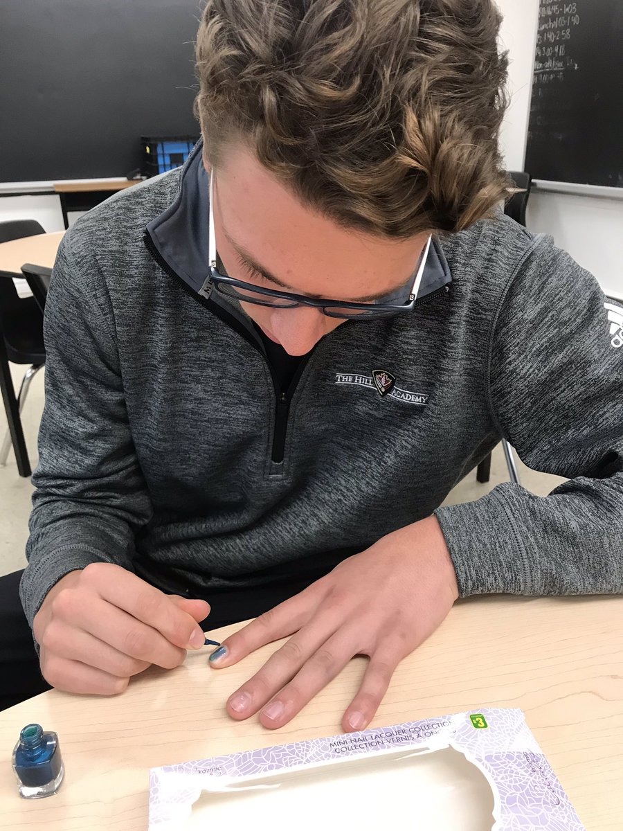 k_rich19's tweet photo. In #SolidarityWithSam , young men @TheHillAcademy wore nail polish today to stand up against “toxic masculinity”. You are not alone. @DaddyFiles #Inspired 💅🏻 https://t.co/phzheIw8nj