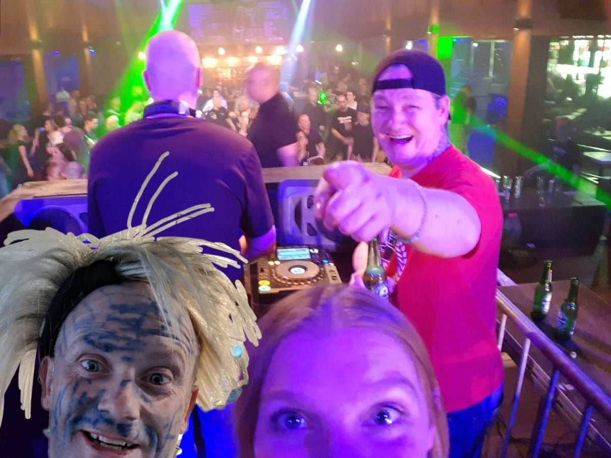 LadyChosenFew's tweet photo. Funny #TBT with the best❤ @jflamman @officialdune @djchosenfew #Remsy @DJ_Smurf_GGM @LadyChosenFew So much love and respect for these amazing friends 💛😊🎶 https://t.co/54q6crtRfy