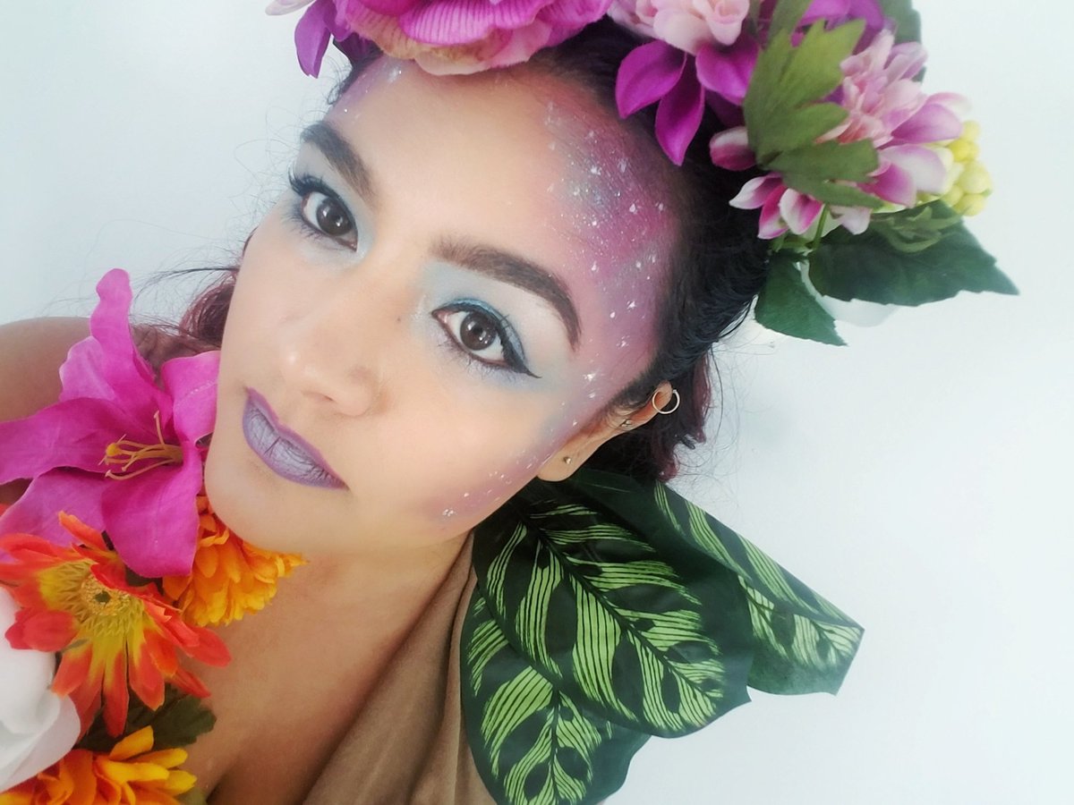 YoursTrulyCaro's tweet image. Another Halloween costume in the books. I had fun putting this together in under 24hrs. 

Is there a Project Runway for amateurs who can wield a glue gun?
#mothernature #procrastinationlevelexpert