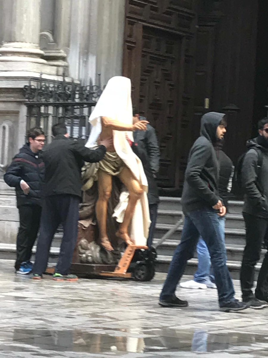CofradeNazari's tweet photo. El mejor disfraz de Halloween siempre será este 😂 https://t.co/L6SfAhkIwh