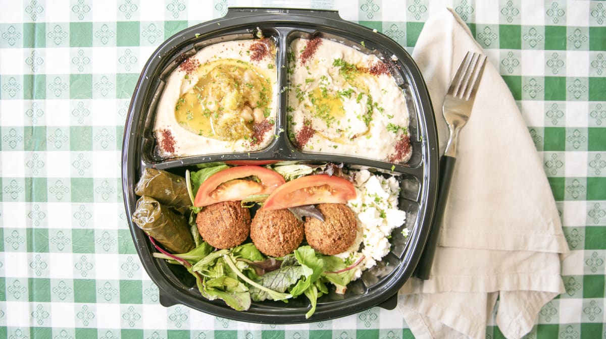 OliveMidd's tweet photo. Start your dinner off with our Olive Appetizer Sampler.

For more info:
https://t.co/zCGPJZQeRi | 630-946-6914

#Dinner #appetizer #mediterraneandishes #mediterraneanrestaurant #falafel #dolma #hummus https://t.co/4Qcop8CYkZ