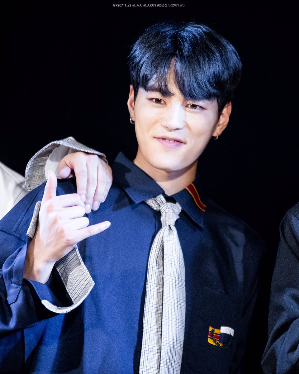 920711_s2's tweet photo. .
2018.10.24 2부 하모닉홀 Photo time📸
.
#LAU #엘에이유 #LUKUS #루커스 #루커스엔유 #경진 #지니 #민경진 #ミンキョンジン #KPOP #남자아이돌 https://t.co/FE1uR80SaD