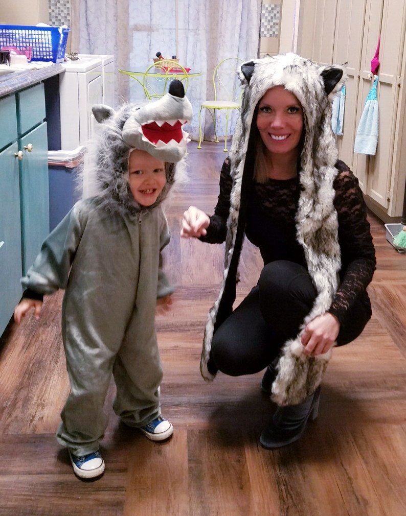 GoldenMelissa17's tweet photo. My little #wolf cub. #Halloween #TrickTreatWin #TrickOrTreating #blonde #towhead #toddler #loveofmylife #family #yourshot #letthekid #runwildmychild #MomBoss https://t.co/C2vZopQDme