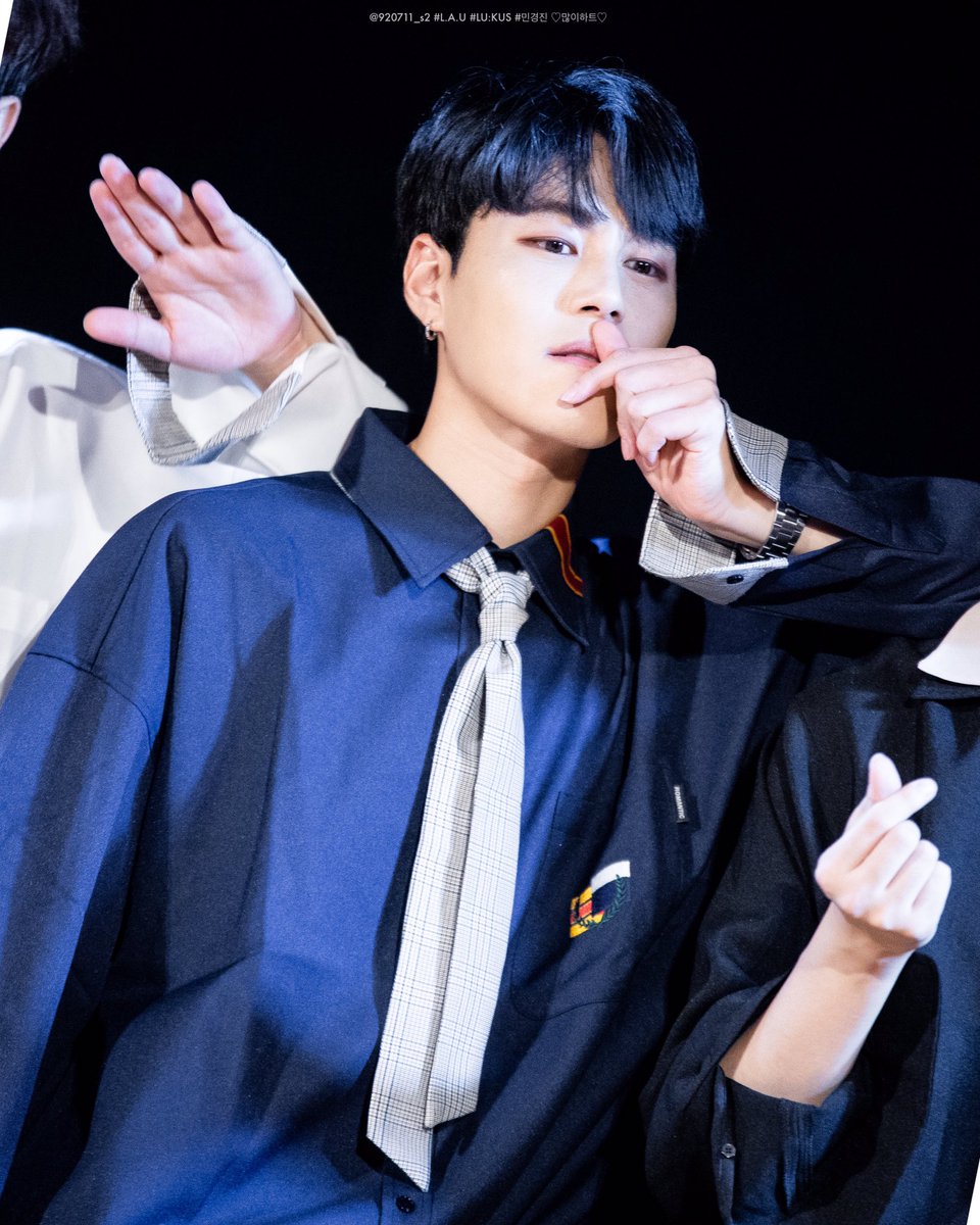 920711_s2's tweet photo. .
2018.10.24 2부 하모닉홀 Photo time📸
.
#LAU #엘에이유 #LUKUS #루커스 #루커스엔유 #경진 #지니 #민경진 #ミンキョンジン #KPOP #남자아이돌 https://t.co/Il0su2WCGc