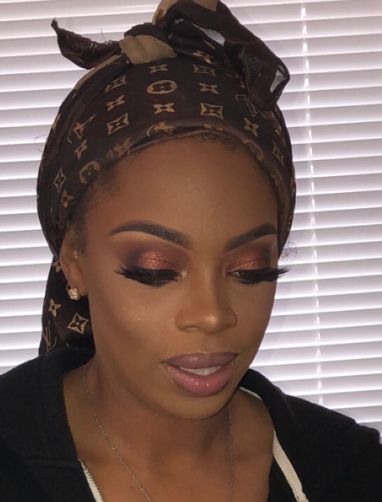 sydbaebe's tweet image. Authentic ✨ grad pic glam #shsumua #makeupartist #bookthelook