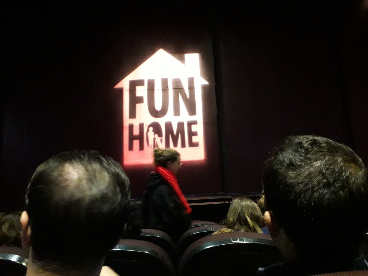 JoanMargarit_'s tweet photo. Basat en fets reals, #funhomebcn és un musical que t'atrapa de principi a fi. @onyric_musical et regala una magnífica història de dos generacions d'una mateixa família que busquen ser ells mateixos. Actrius, actors, músics, direcció i escenografía impecables. Bravo 👏👏👏 https://t.co/sBhp5sX34t