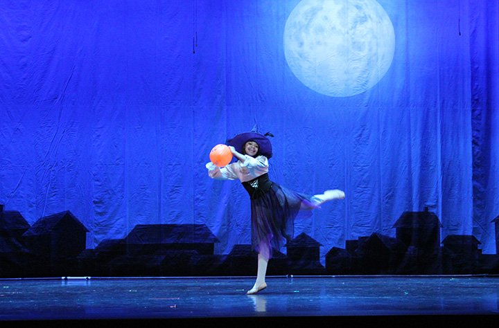 District2Aud's tweet photo. The witching hour is upon us as @RNECavaliers @PCA_RNE goes Hocus Pocus tonight at 7:30. https://t.co/K3A0dzvcHF