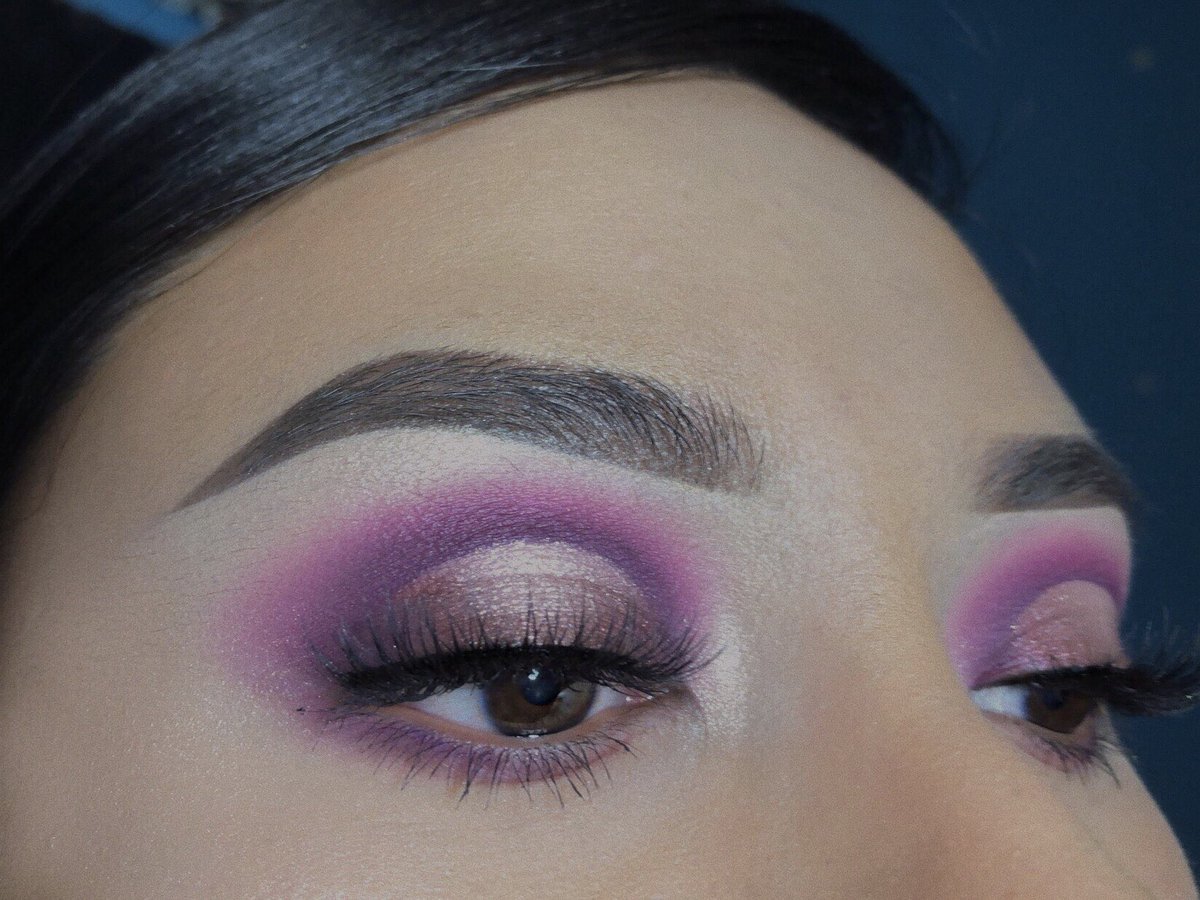 irisx_16's tweet photo. 💟
Used my @TooFaced Gingerbread Spice Palette again to create this halo eye ! Lashes are @KissProducts in the style “Bustier”
#gingerbreadspice #ABHBrows #mue #motd #beauty https://t.co/gvMSIWPg7e