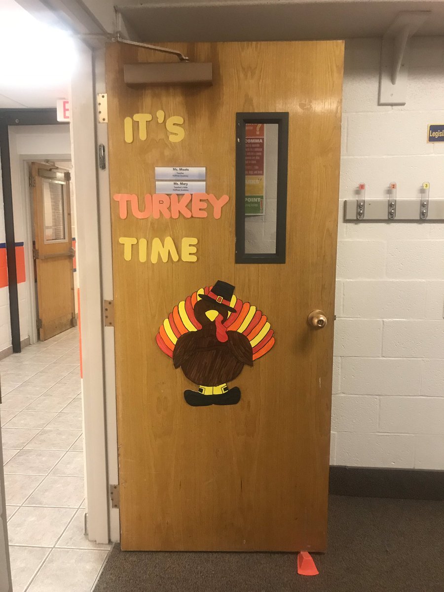 MrsCmoats's tweet photo. Halloween is over. Time to get ready for some Turkey!!! https://t.co/w0ohBz1w7L