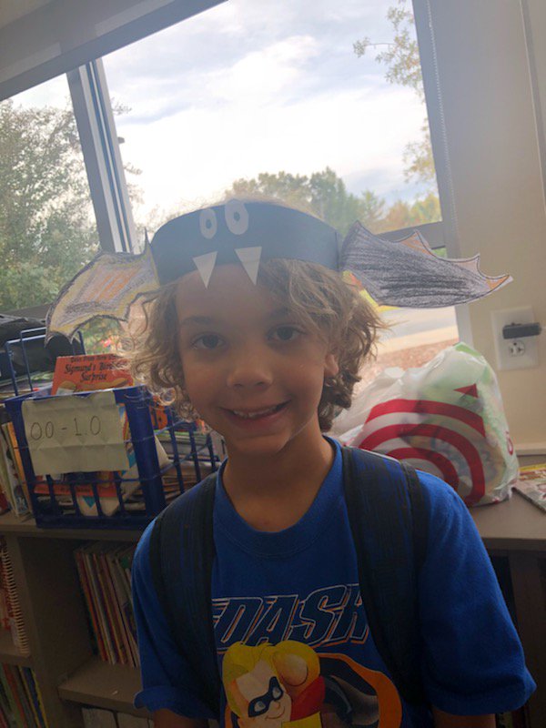 fmteducare's tweet photo. The Middles made Bat Hats 🖤✂️🖍️ #TheMiddles #Bats #IsItHalloween #WeMadeThis https://t.co/abniyQRhE5