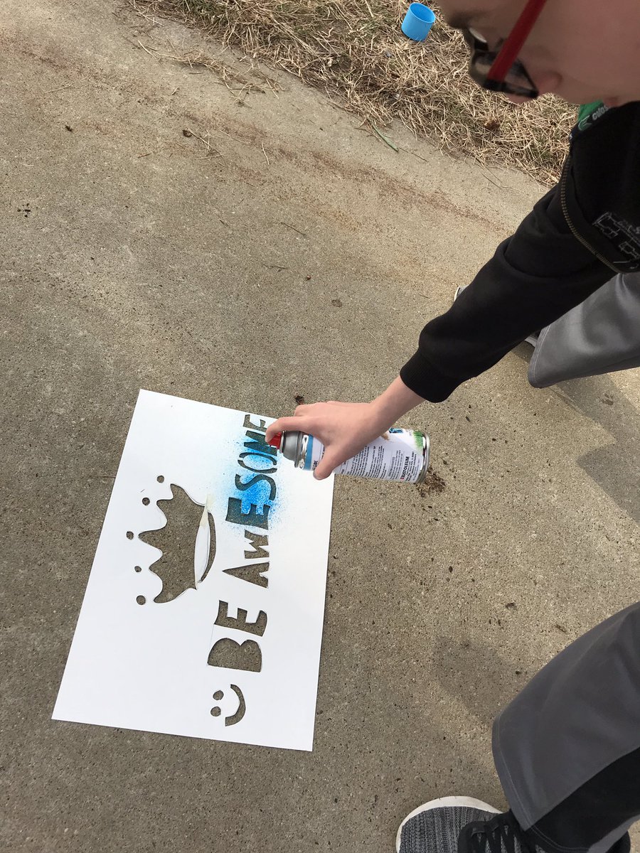 WisteMolly's tweet photo. Positive graffiti messages from middle school art students today #isd31 #bemidjimiddleschool #middleschoolart #artsed #section37artstudio #k12artchat #tabchat @artschukei (thanks for the inspiration!) https://t.co/cl4CuIWslI