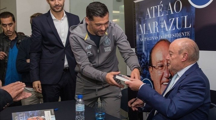 Um título que me é querido e um autor que é muito mais do que um Presidente para mim. Os meus parabéns...!