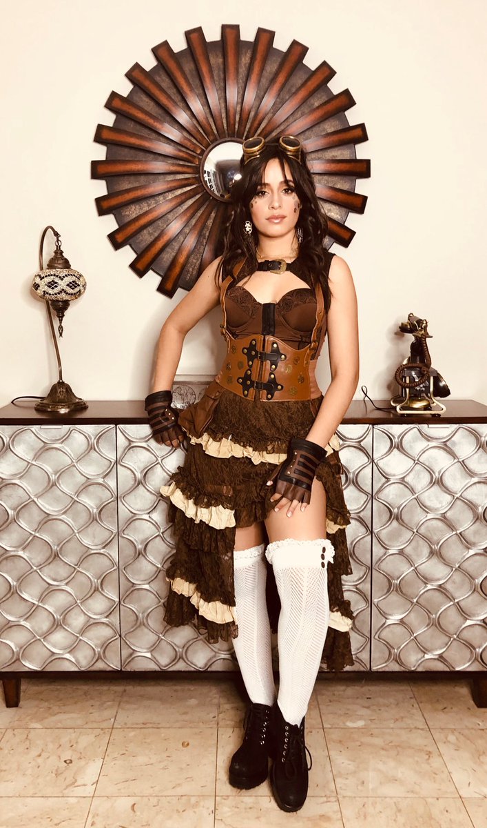 IM A STEAMPUNK. GIMME KIT KATS 🖤