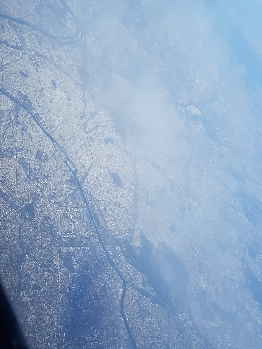 timwray64's tweet photo. One way to see Paris! The view from 25,000 feet on route to Lausanne recently for the @EFMDNews ExEd conference. Great event, lots new. https://t.co/Z7tvwNr4eH