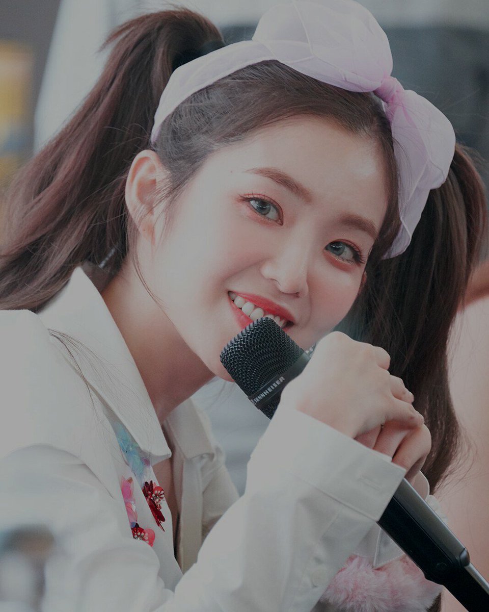 lovxdrops's tweet image. (애정) ; Up on Melancholy Hill, there's a plastic tree. Are you here with me? Just looking out on the day of another dream. Where you can't get what you want, but you can get me. You are my medicine when you're close to me.