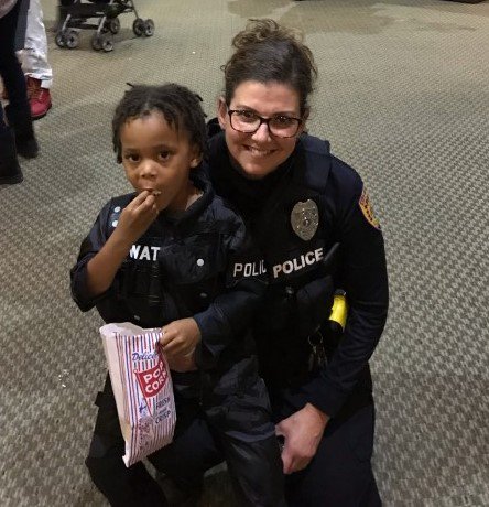 EverettPolice's tweet image. Captain Sniffen and Officers Yarkut and Hoelzel had a great time at community events last night handing out Halloween candy. #GreatExperience #2MuchFun