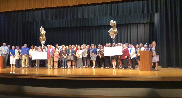 bhsevenrivers's tweet photo. We’re here at the mini-grant gala! Almost $70,000 to 168 teachers in Citrus County! Our team was recognized for our additional $12,115 contribution. Thanks, 
@CCEduFoundation! https://t.co/p5n6KeVQJA