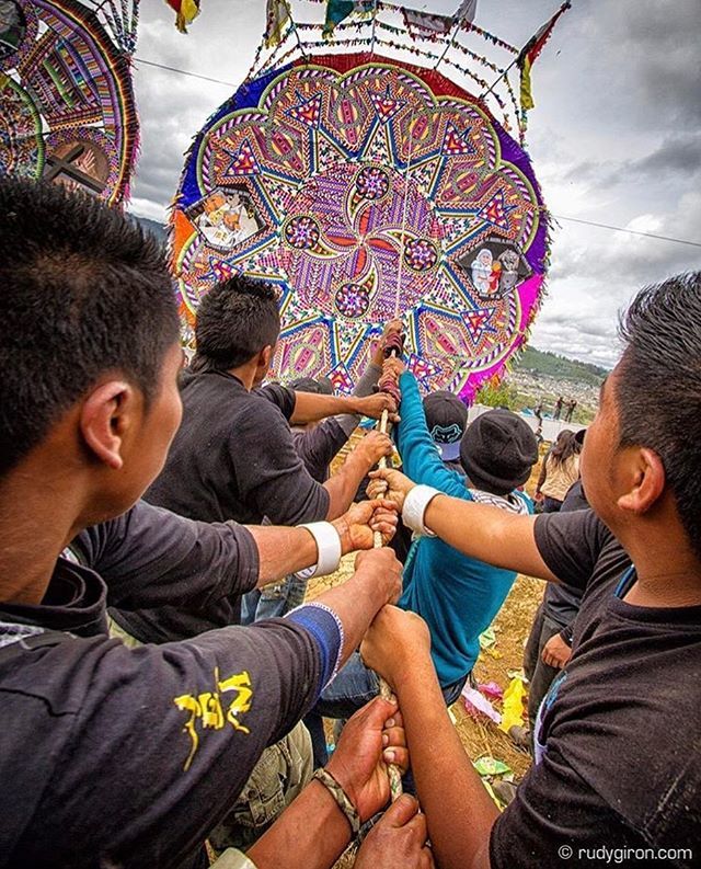 maximoabroad's tweet photo. Today, #MaximoGuatemala acknowledges the annual Barriletes Gigantes festival taking place in the Santiago Sacatepéquez district just 30 minutes away from our home base in Antigua.
Photo credit: @rudygiron .
.
.
#maximonivel #maximoabroad #takemeabroad #volunteer #volunteeri… https://t.co/jKlJiP5gOM