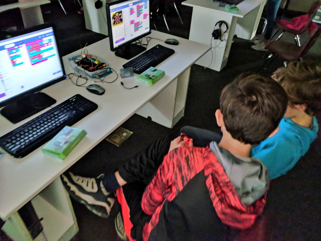 Iron_Schools's tweet photo. Learning to code @microbit_edu to battle each other using radio frequency with @codechangers after school program @CMSWarriors #cool2code https://t.co/c4XTx2VSwm