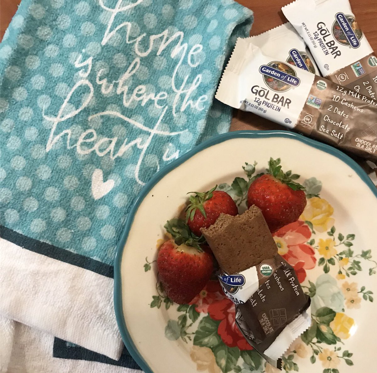 We’re still loving these Garden of Life bars! Wanna try one out? Comment why for a chance to win a goodie bag!
#giveaway #gardenoflife #gol #goforthegol #proteinbars #ad #healthyfoodhealthyyou <a href="/gardenofliferaw/">Garden of Life®</a>
