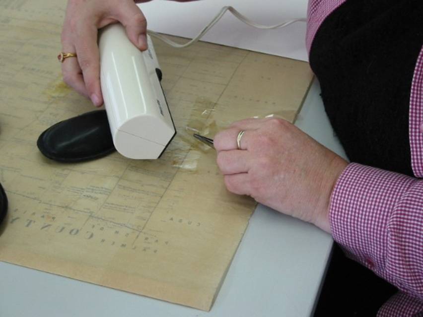 nswarchives's tweet image. #ConservationTip of the month - how to remove sticky tape from paper documents. This is one of our most frequently asked conservation questions. Our Conservators use a number of methods and one of the most effective can be attempted at home &amp;gt; ow.ly/zH7d30mnyyo