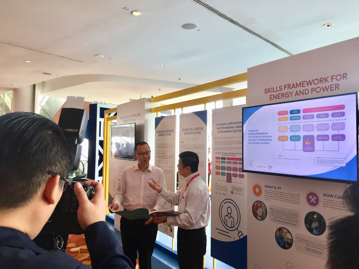 yeojingwei's tweet photo. Tan Wu Meng, Senior Parliametary Secretary @mti_sg understanding more about the skills framework for @energy and @power #YouthAtSIEW #siew2018 @SIEW_sg https://t.co/4CyI79lVEQ