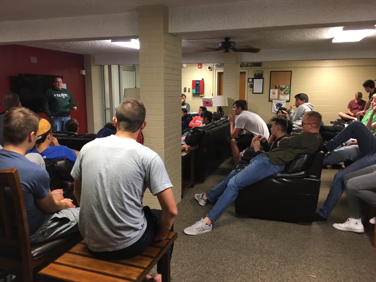 AndyStorms's tweet photo. I love Thursday nights! #dormdevos #StrongHall https://t.co/a55KF3g3xr