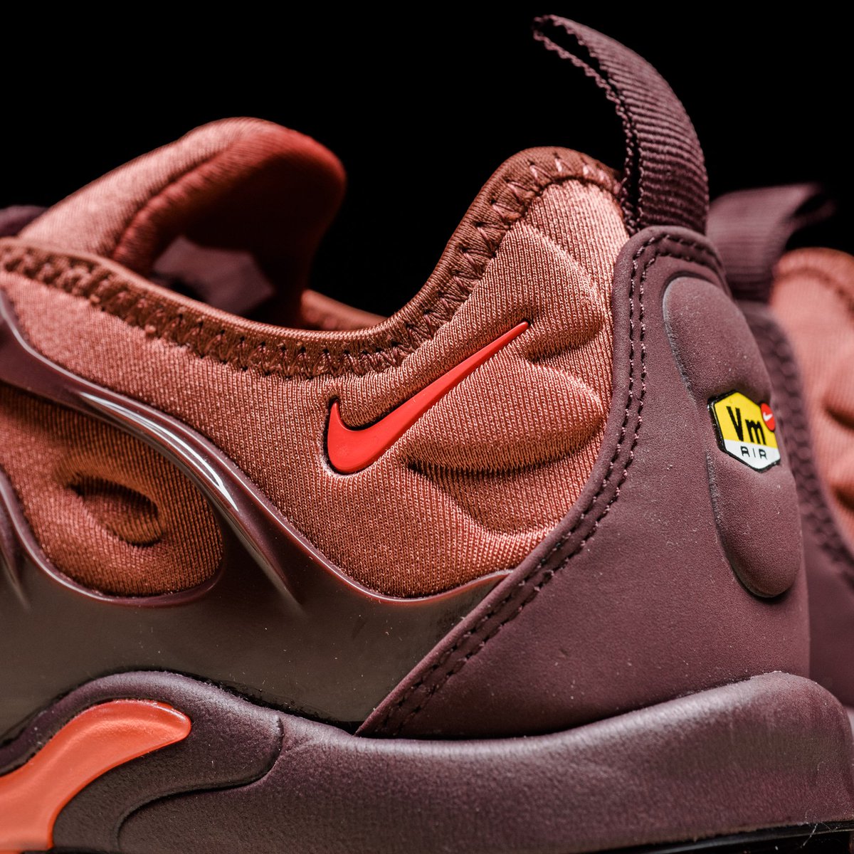 nike air vapormax plus burnt orange