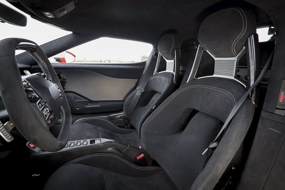 CarWaffle's tweet photo. New 2019 #FordGT Carbon Series is an absolute stunner 😍😍 https://t.co/XMd76w8uOQ https://t.co/MVaY3SrsWe