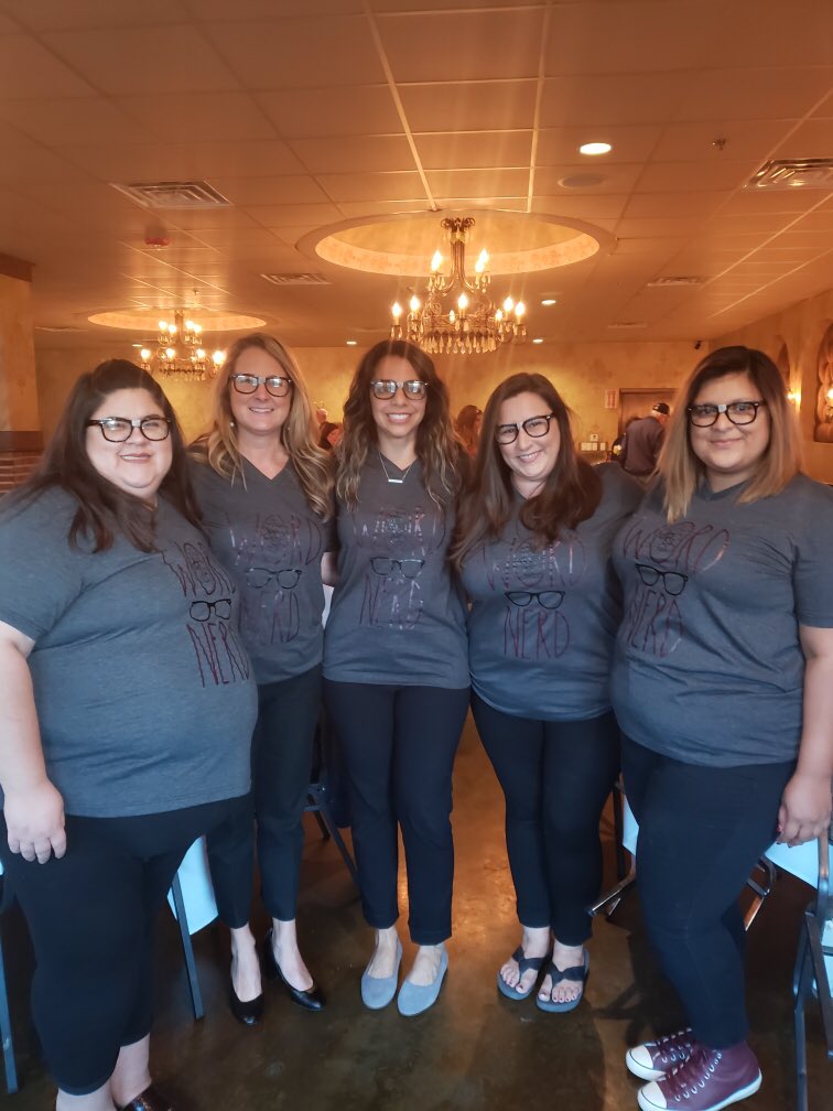 LCE_Mustangs's tweet photo. LCE supporting the League City Rotary Spelling Bee!!#teamWORDNERD🤓 #lcelearns #CCISD https://t.co/YHjaR8Nsw7