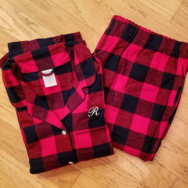 Nothing like coming home from work to a pair of cozy, monogrammed PJs! Thank you @landsend !!
...
#BeachesMoms #landsend #cozy #winter #pajamas #pajamaparty #relax ift.tt/2Rvmt7j