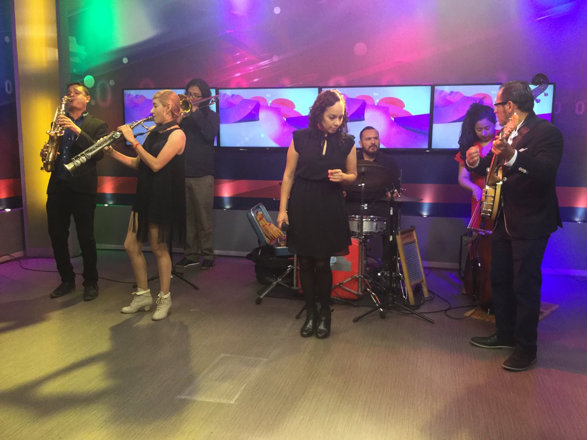 #EspectáculosTVC 🎙🎭🎶🎷
En el año del 2014, la <a href="/CinetecaMexico/">Cineteca Nacional</a> invita a <a href="/calacasjazzband/">Calacas Jazz Band</a> 
 a musicalizar en vivo la película de suspenso y thirller psicológico de Alfred Hitchcock, The Ring de 1927.