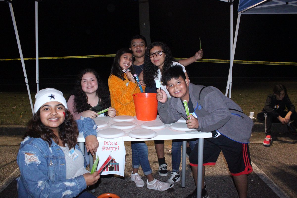 IgniteICA's tweet photo. Fall Festival was a blast ! Thank you to all the amazing volunteers who helped make it happen. You guys are awesome ! ⚡️⚡️⚡️ #CAStudents #Ignite https://t.co/FhE082sG5p