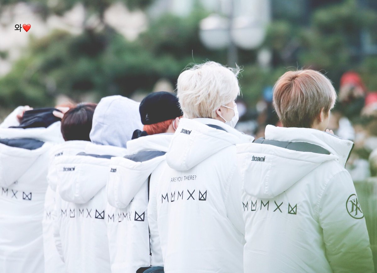 오늘 팬들이 제작해준 패딩 입고 뮤뱅출근하는 몬스타엑스 | 인스티즈